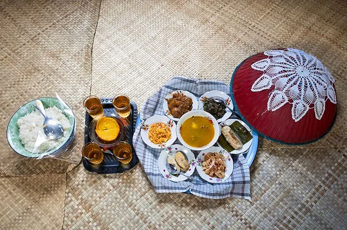 The Traditional Makan Bedulang of the Belitong Malay.