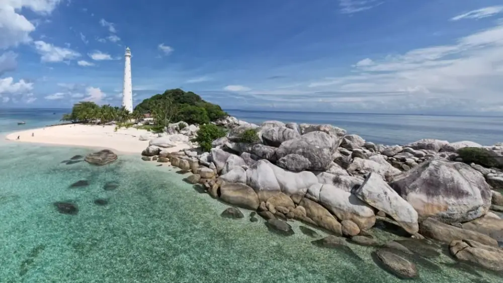 Belitung Tour Packages and Island Hopping to Lengkuas